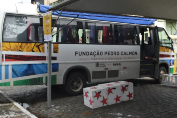 Biblioteca móvel presente na programação da FLI 2018
