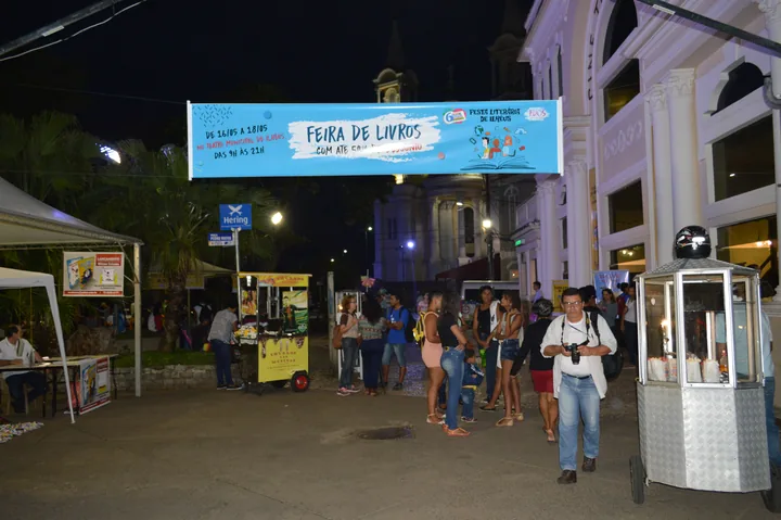 Entrada da primeira Festa Literária de Ilhéus, no centro da cidade