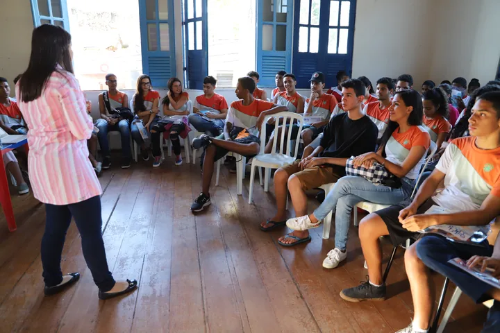 Participantes reunidos em uma oficina da FLI 2019