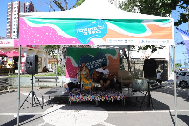 Estrutura da edição especial da FLI 2021 na Praça Pedro Mattos