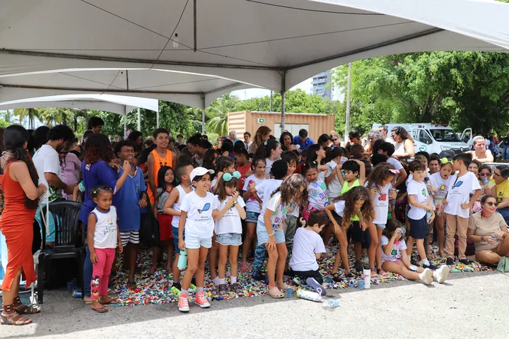 Crianças participam de uma atividade da FLIZINHA em 2024